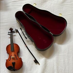 Mini musical Violin with Bow and Case